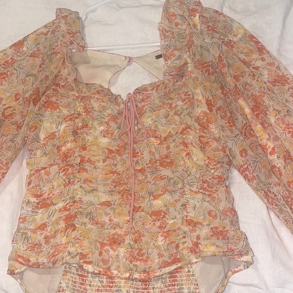 free people floral top! Size small big could fit bigger - Picture 4 of 4